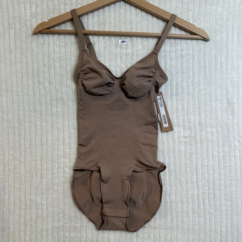 SKIMS sold na  Seamless Sculpt Brief Bodysuit Size na sold out S